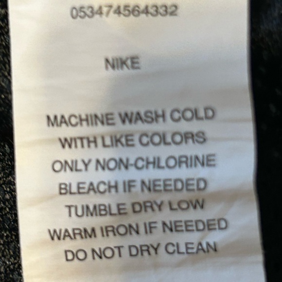 Nike Men’s XXL Swim Trunks, has a smalll flaw under the drawstring - Picture 13 of 13